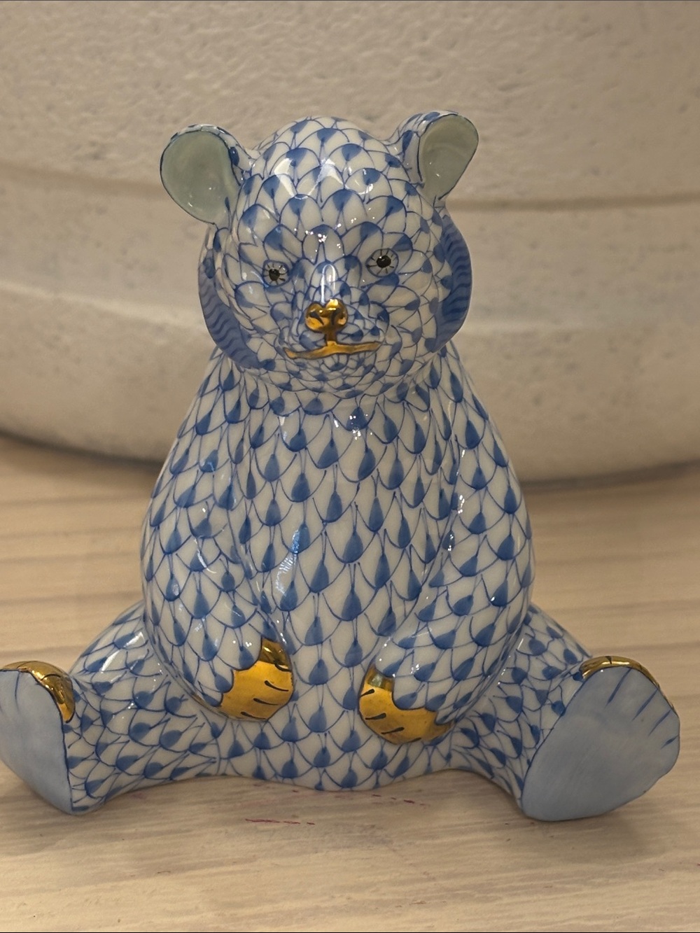 Herend Blue and Gold Fishnet Sitting Bear Figurine - Picture 4 of 4